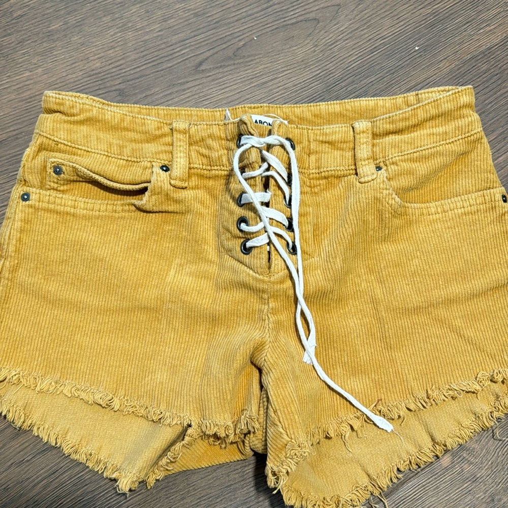 Billabong yellow corduroy lace up shorts - 24